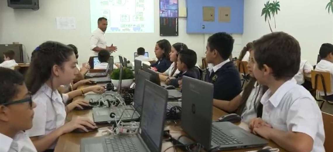 Nueva guía educativa del MEP impulsa uso de inteligencia artificial en las aulas