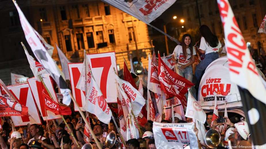 Jefe del tribunal electoral de Perú admite irregularidades en comicios