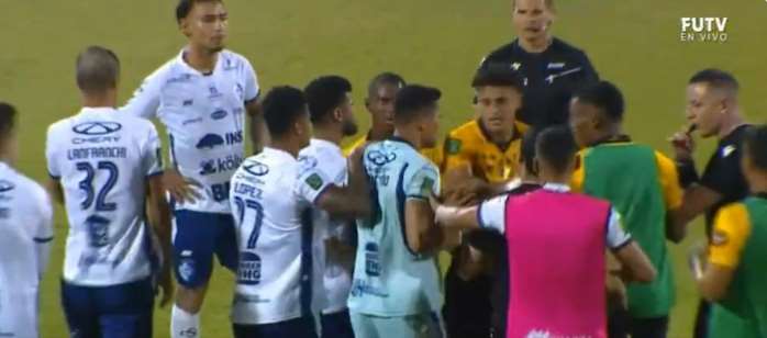 Partido Liberia-Cartaginés terminó entra empujones, golpes y reclamos