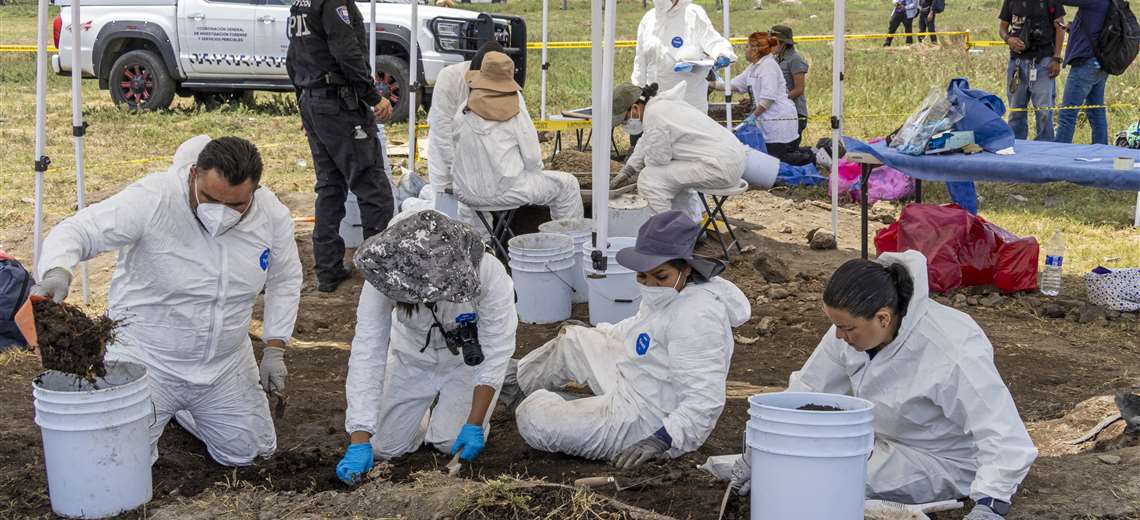 ONG que buscan desaparecidos hallan más de un millar de fragmentos oseos en Ciudad de México