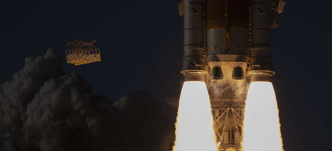 Astronautas inician histórica misión lunar de la NASA Artemis II