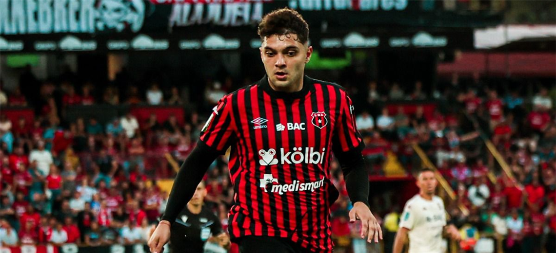 Guillermo Villalobos sufre lesión de ligamento cruzado