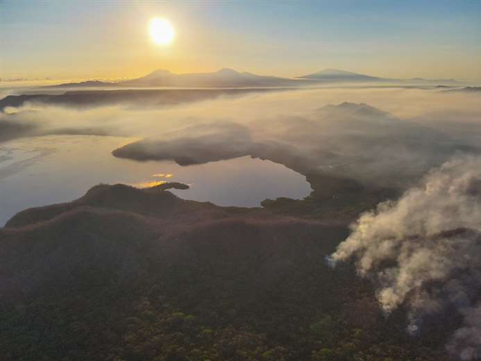 Incendios provocados golpean zonas protegidas de Guanacaste y dejan severos daños