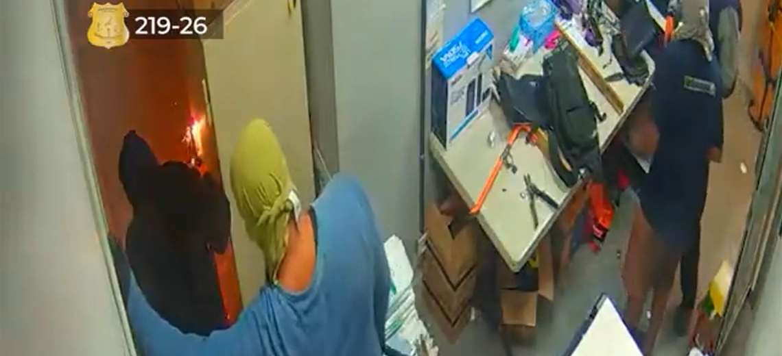 Así opera la banda del acetileno tras quedar grabada en robo a comercio en Grecia