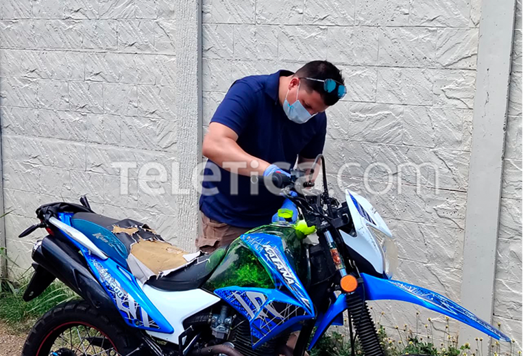 Investigan si moto que apareció abandonada es de sicarios que asesinaron hombre afuera de 