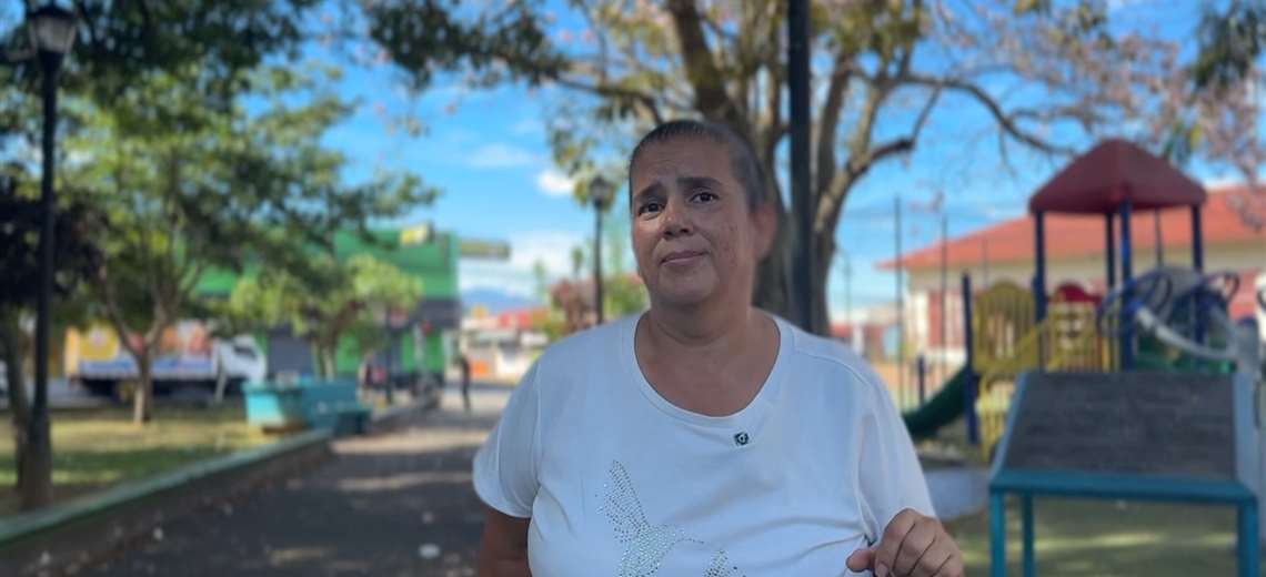 La mujer que cambió una batalla contra el cáncer por un carrito lleno de dulzura y vida