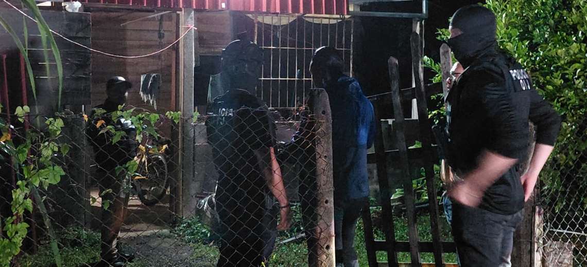 Caen tres sospechosos tras operativos antidrogas en barrios de Siquirres