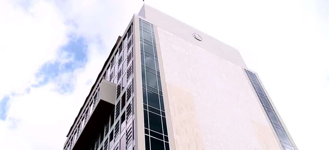 Primeros médicos becados por CCSS para especializarse en Brasil no son funcionarios de la Caja