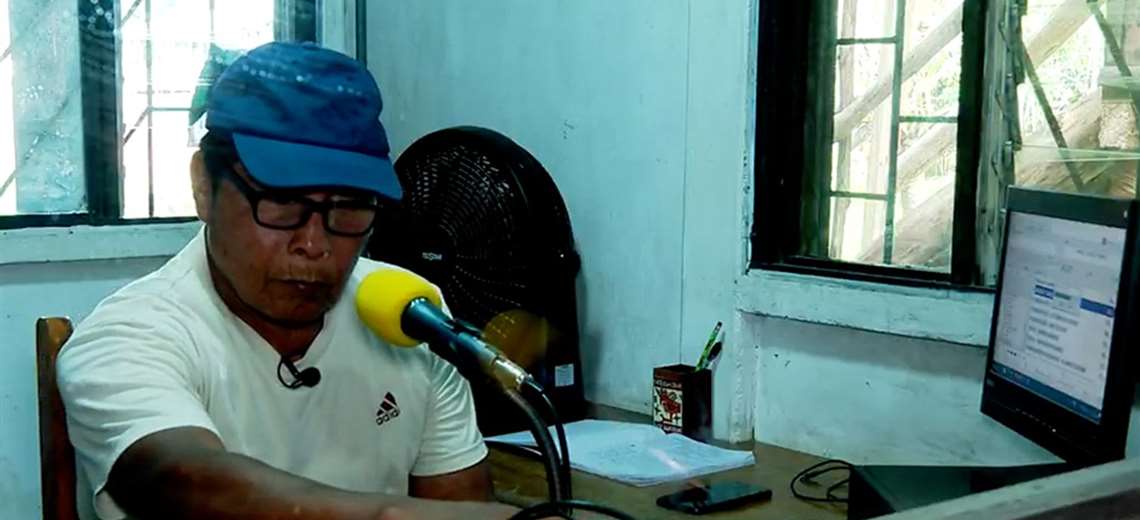 Locutor indígena cumple 35 años al aire en Talamanca con una misión: salvar el idioma bribri