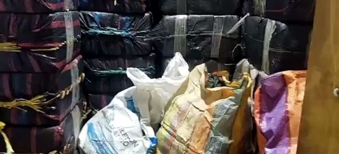 Golpe al narco: Caen siete hombres con arsenal y tonelada y media de cocaína