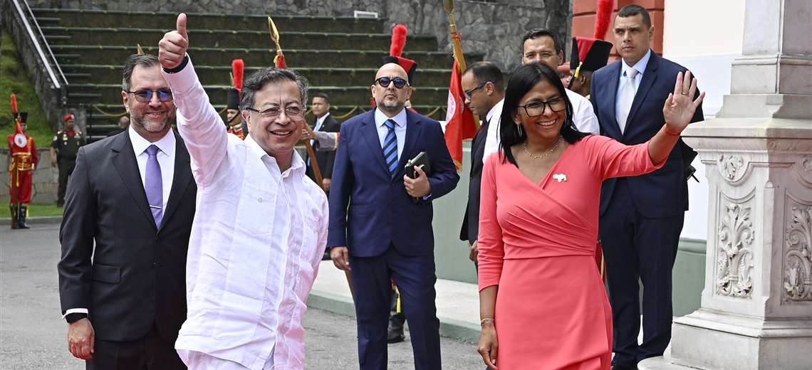 Presidente de Colombia llega a Venezuela en primera visita de un jefe de Estado en la era post-Maduro