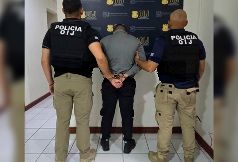 Oficial de banco detenido como sospechoso de aprovechar descuido de clientes para robarles