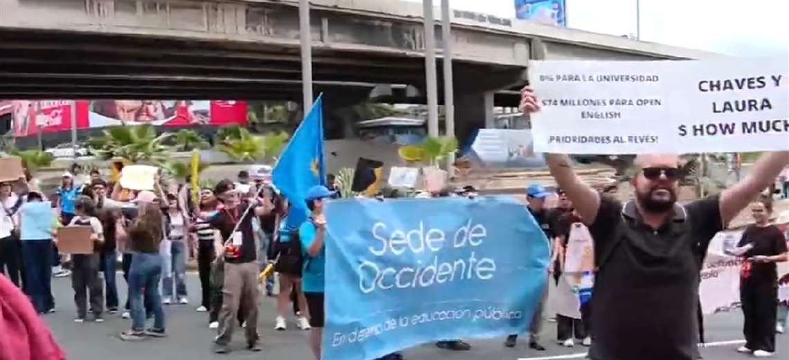 Marcha universitaria en defensa del FEES colapsa San Pedro