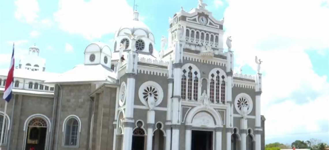 Multitudinaria procesión marca los 100 años de la coronación de la Virgen de los Ángeles