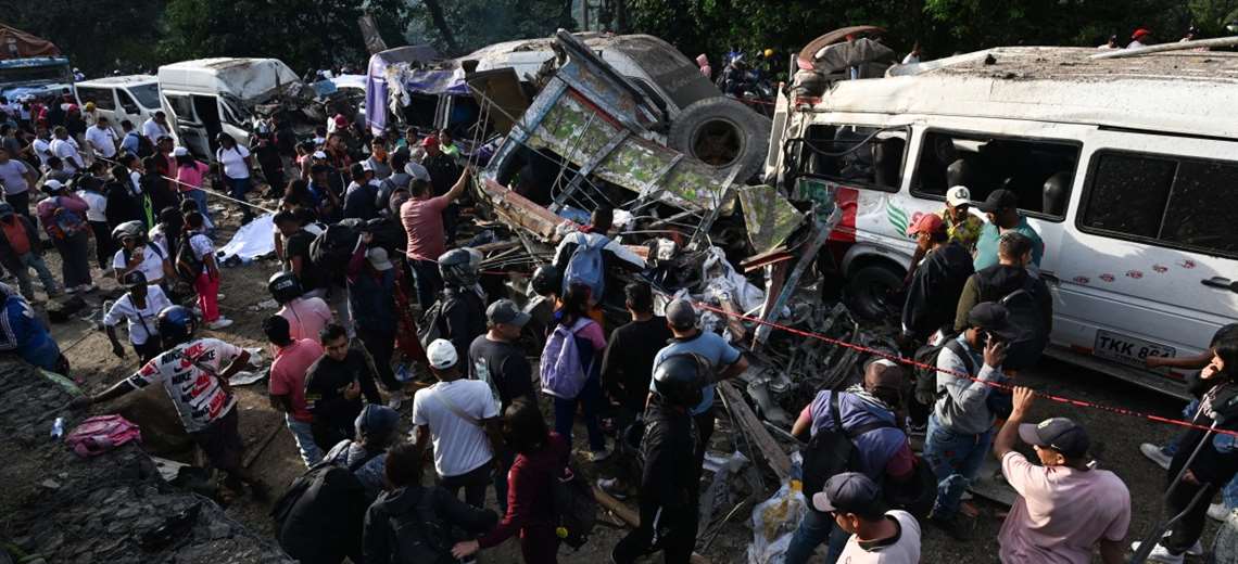 Guerrilleros disidentes asumen la autoría del atentado que dejó 21 muertos en Colombia