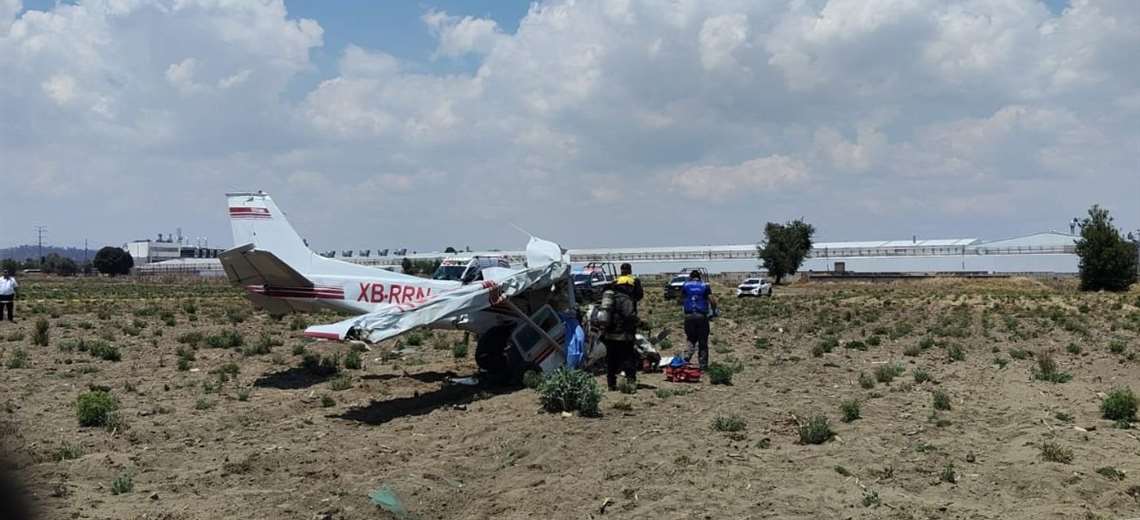 Video: Cuatro muertos por desplome de avioneta en el centro de México