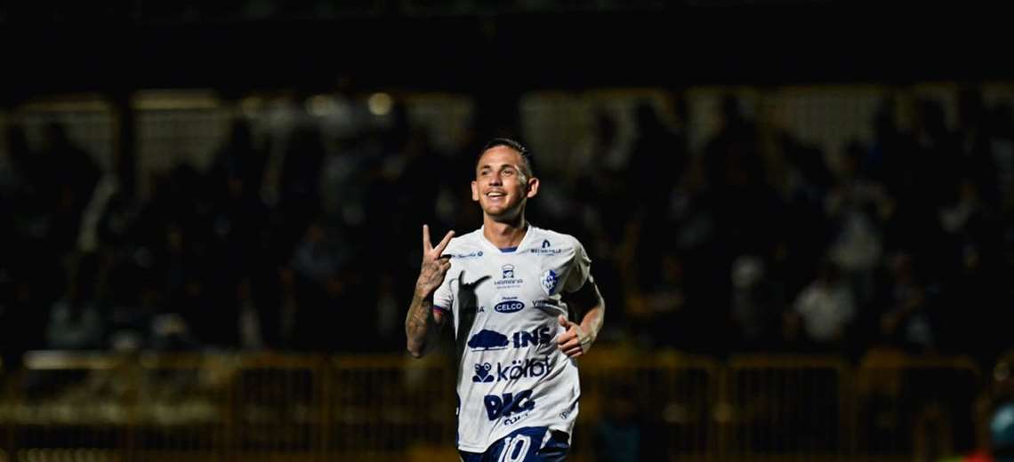 Cartaginés gana y se adueña del liderato