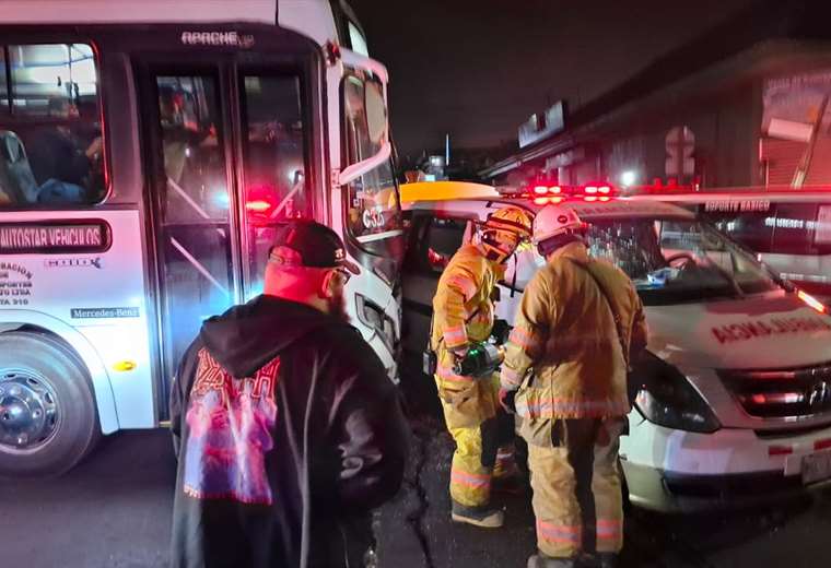 Choque entre ambulancia y autobús deja varios heridos en Cartago | Teletica