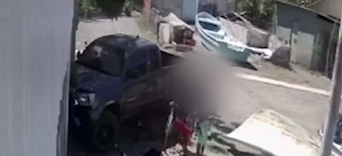 Video | Crimen brutal en Chomes: asesina a primo con picahielo a plena luz del día