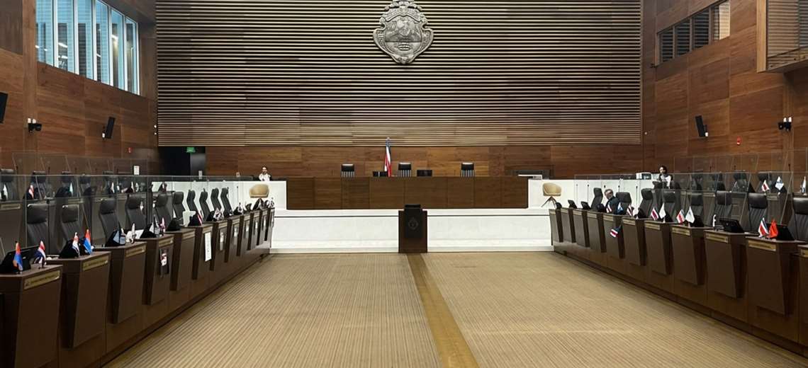 Buscar trabajo, comprar hamaca y volver a las aulas: los planes de los diputados salientes