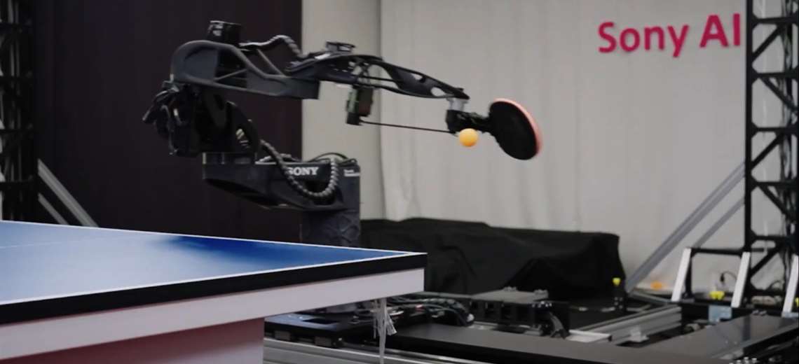 ¿Qué tienen en común un robot, un micrófono de colores y Taylor Swift?