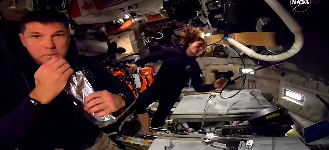 58 tortillas, cinco salsas picantes y un baño: la vida en la nave espacial Orión que se dirige a la Luna