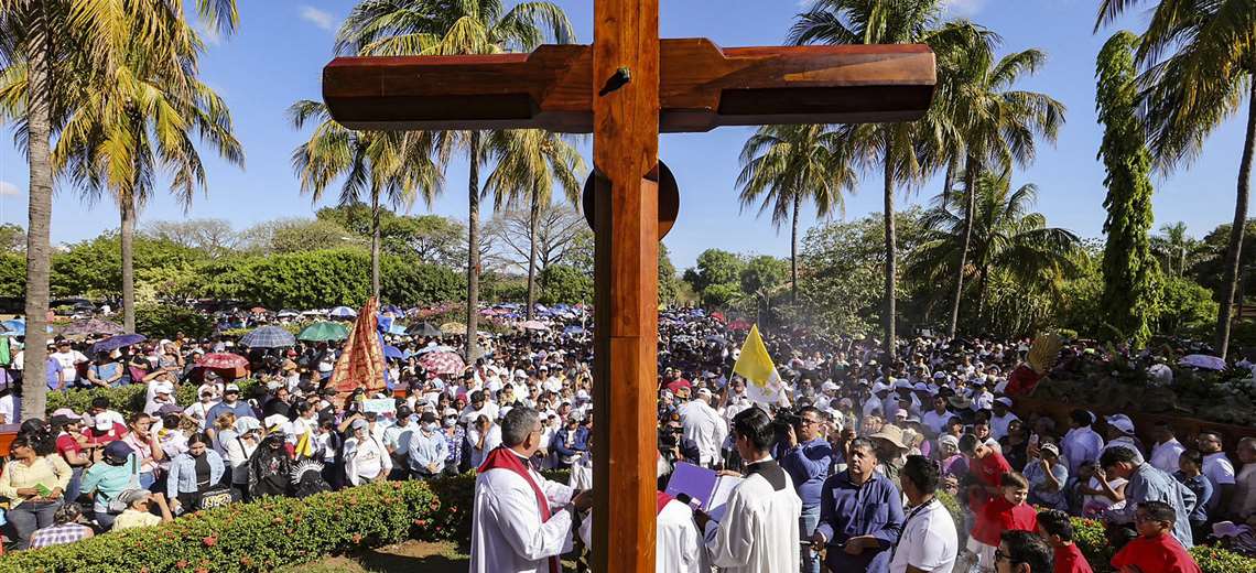 Nicaragüenses celebran Semana Santa con prohibición de procesiones en las calles