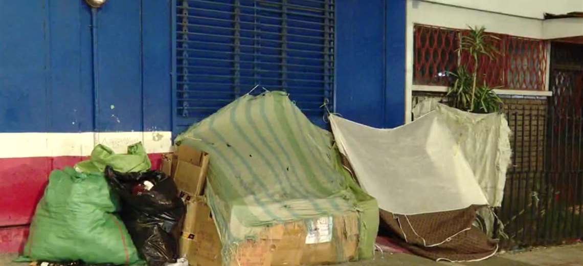 “Invisibless”: el documental tico que visibiliza la vida de las personas en condición de calle