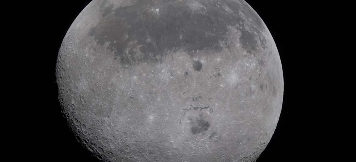 Cráter lunar nombrado en honor de la difunta esposa del comandante de Artemis II