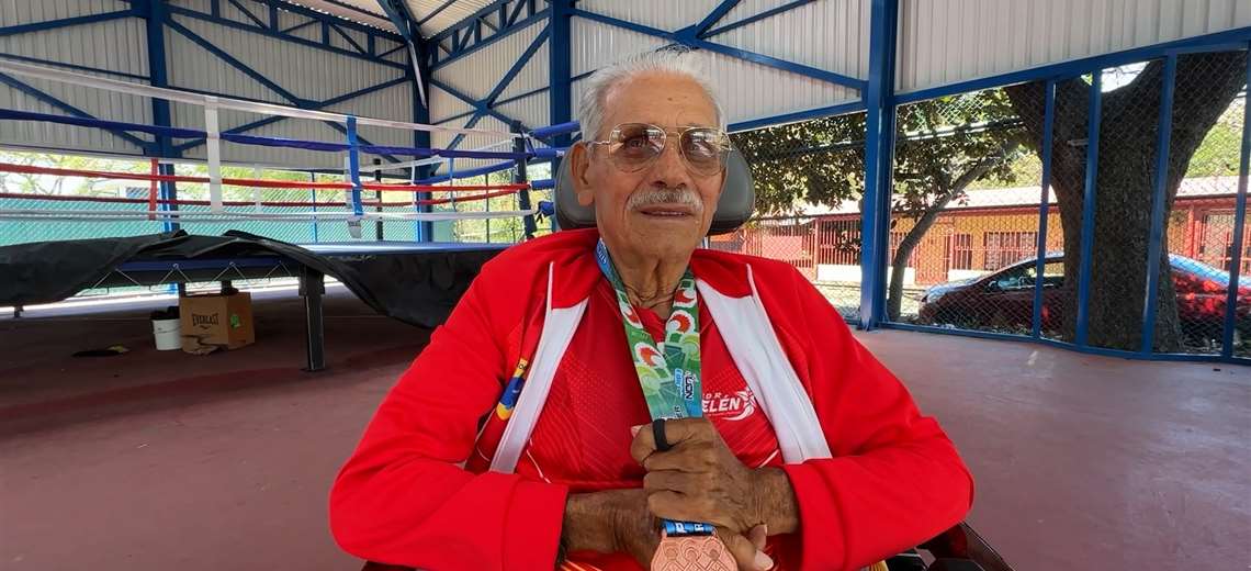 De una operación a una medalla nacional: Así se reinventó don Gilberto a sus 80 años