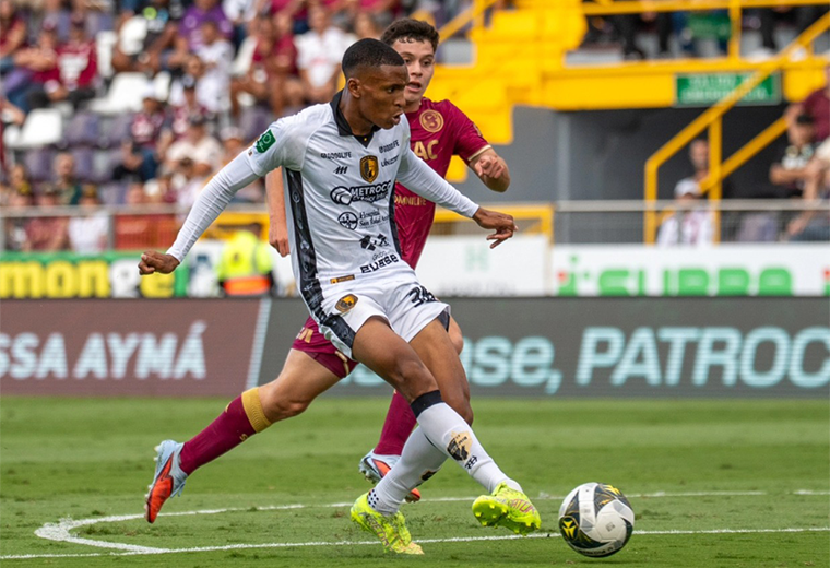 El consejo de Bryan Ruiz que atesora joven delantero de Liberia