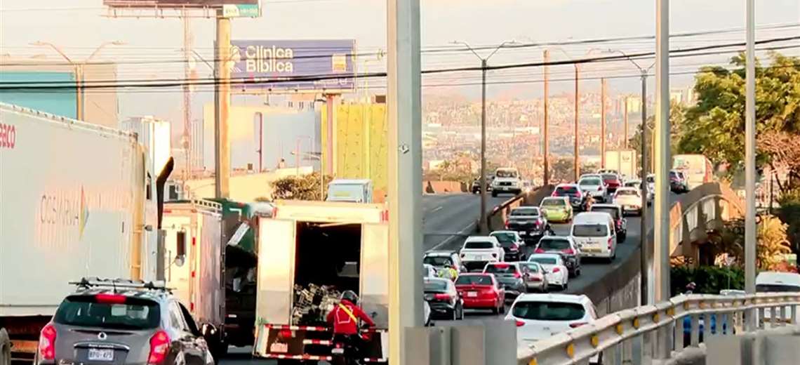 Choque mortal provoca congestionamiento vial sobre puente Juan Pablo II - Imagen de la noticia