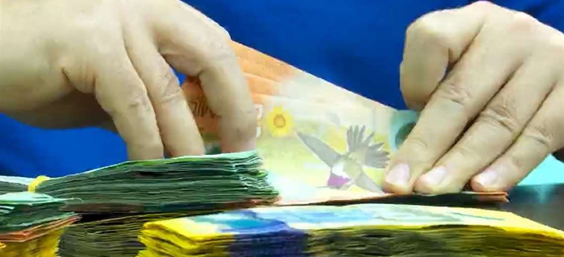 Sobreendeudamiento empuja a ticos a buscar salidas urgentes - Imagen de la noticia