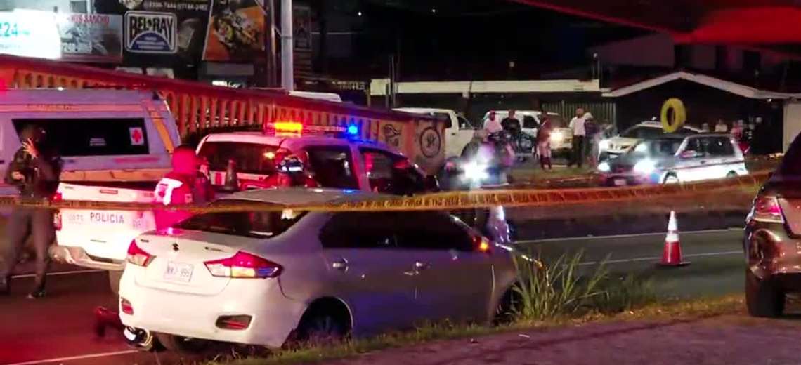 Hombre es asesinado a balazos dentro de carro en San Sebastián