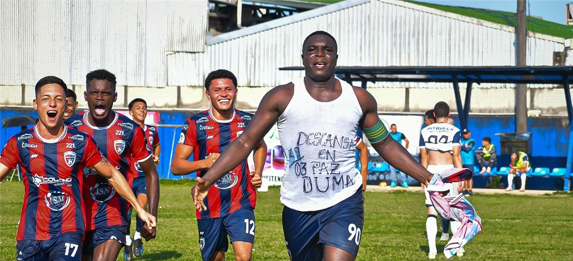 ¡Sanción histórica! Futbolista colombiano de Cariari recibe fuerte castigo tras empujar a árbitro