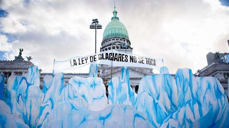 Polémica en Argentina por ley que reduce protección de glaciares para permitir minería