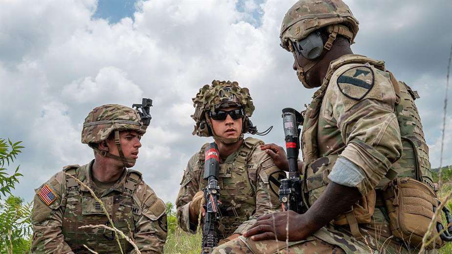 EE. UU. planea inscribir automáticamente a jóvenes varones para prestar servicio militar