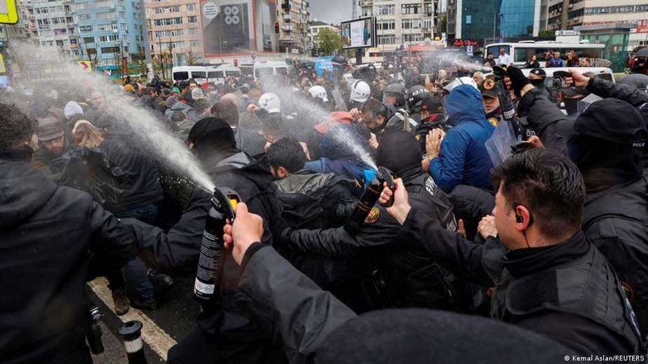 Policía turca arresta a casi 600 personas en manifestaciones del 1º de mayo