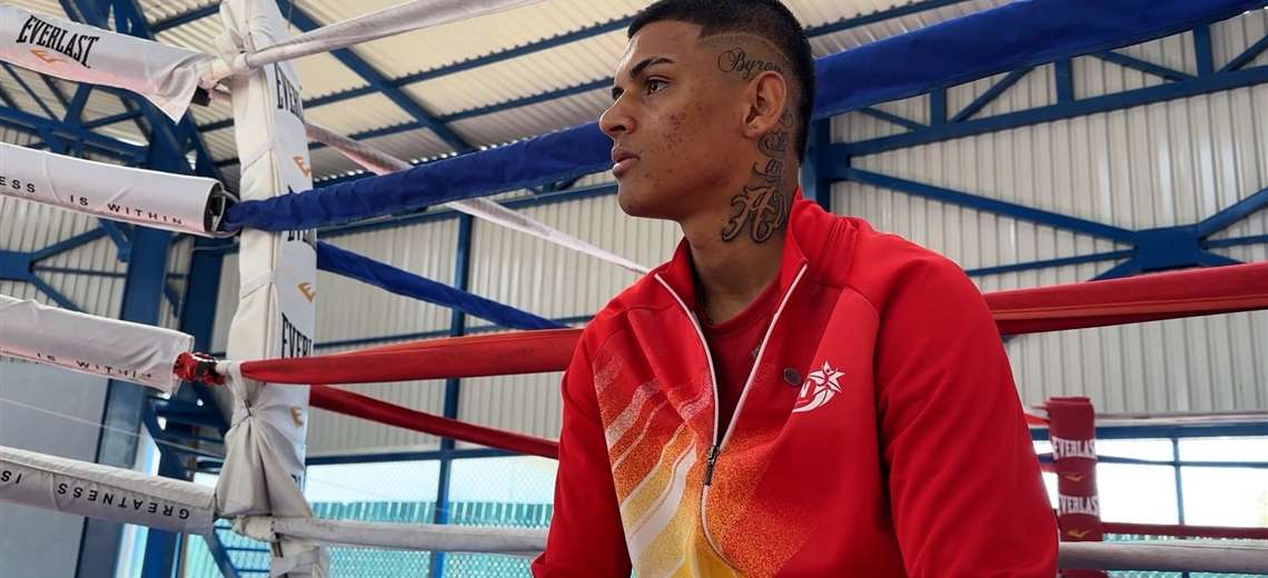 Este boxeador de Belén lleva el nombre de su amigo fallecido en el pelo y pelea por él en el ring