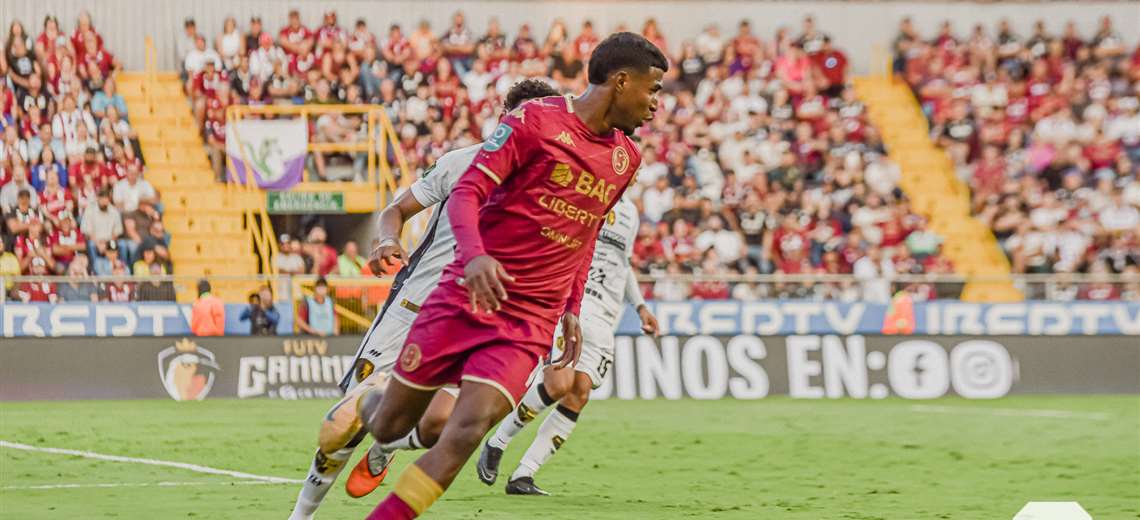 Saprissa castiga a Taylor tras expulsión ante Herediano en la final