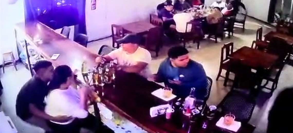 Cámara de seguridad capta brutal asesinato en Paso Canoas