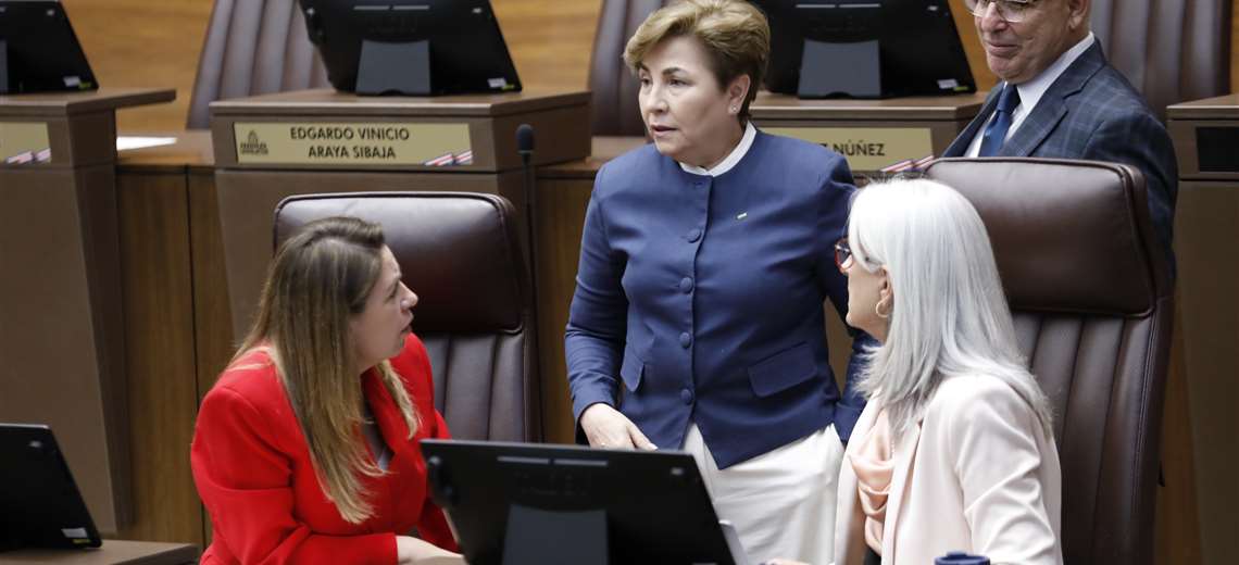 Diputados a encerrona con Laura Fernández para ver 