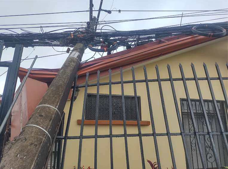 Caída de árbol en Concepción de La Unión mantiene vía cerrada