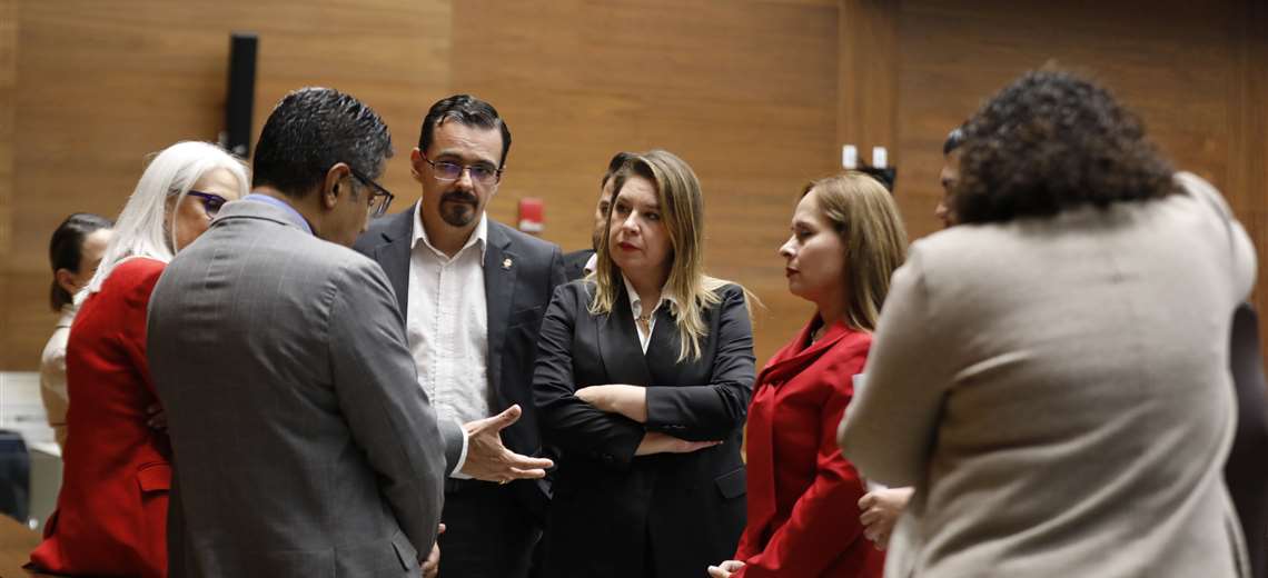 Irrespeto y abuso de poder: oposición critica conformación de comisiones