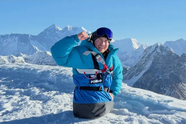 El hombre que desafió lo imposible: doble amputado corona el Everest usando solo sus brazos