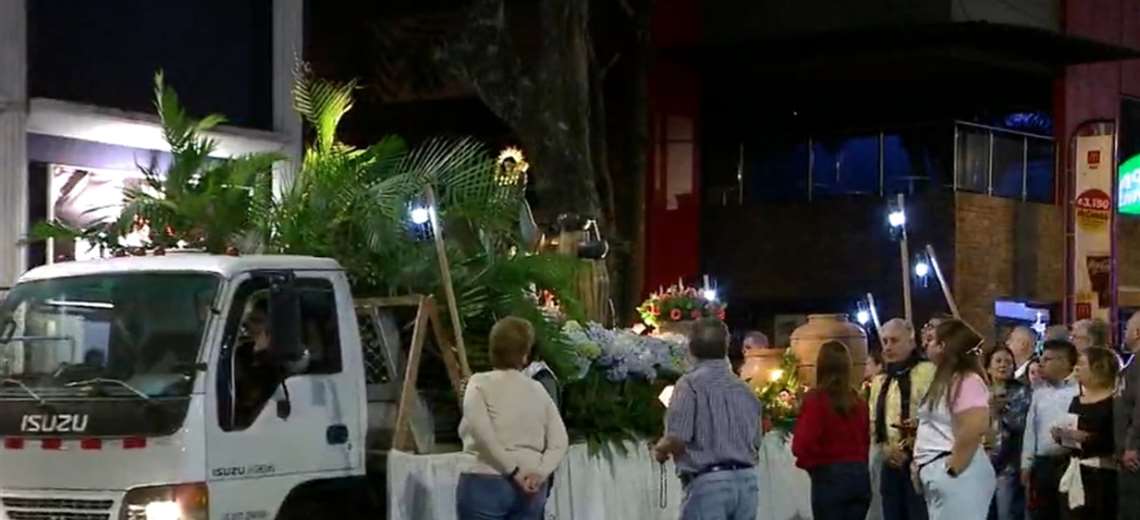 Cientos de fieles celebraron este domingo el día de María Auxiliadora