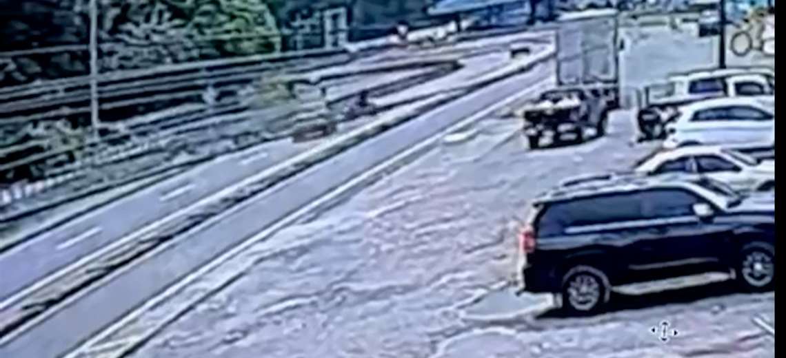 Video: Motociclista sufre amputación tras ser atropellado por carro en Ruta 32
