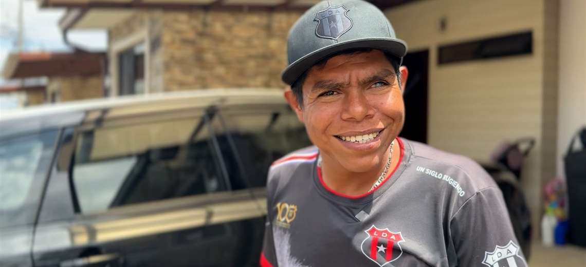 El vecino que convirtió un lavado de carros en una razón para sonreír en Barva