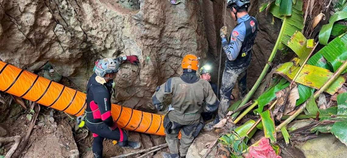 El milagroso rescate en Laos de 5 personas que pasaron una semana atrapadas en una cueva