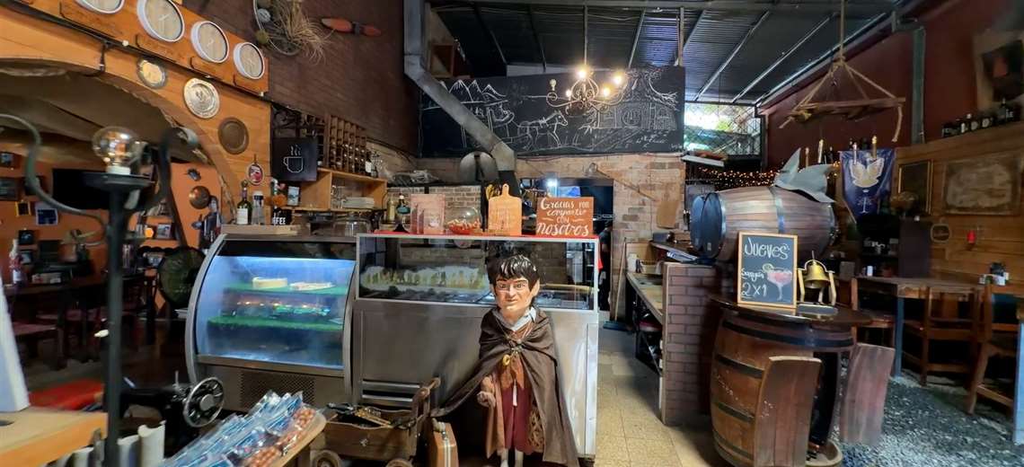 El lugar de Aserrí donde los helados, el café y El Señor de los Anillos conviven bajo un mismo techo